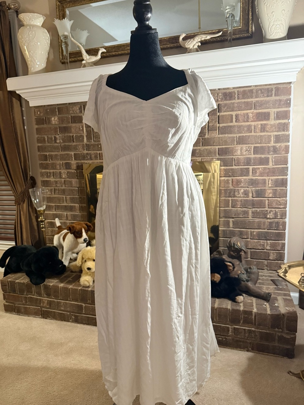 Women's White Cotton Short-Sleeve Maxi Dress with Sweetheart Neckline cottagecor